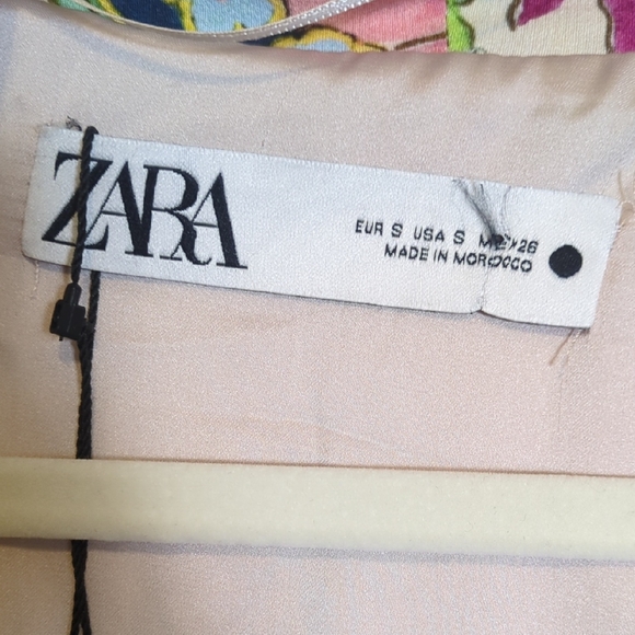 Zara Multicolor Floral Robe - Picture 6 of 16